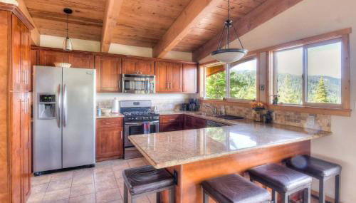 Chamberland Getaway Lake Views with Deck - Foto 5