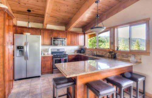 Chamberland Getaway Lake Views with Deck - Foto 5