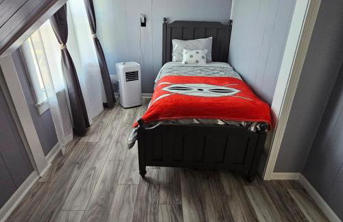 Cozy Roomy family sized apartment on major bus route close to all - Foto 74