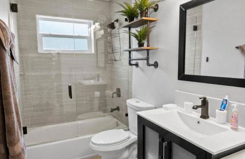 Stadium Sunflower Miramar home, 3 bd, 2 ba - Photo 13