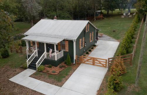 Leipers Fork Village Bungalow with Hot Tub & Firepit - Foto 11