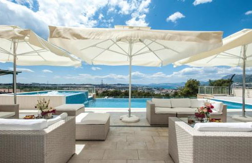 Gorgeous Home In Mravince With Sauna - Photo 12