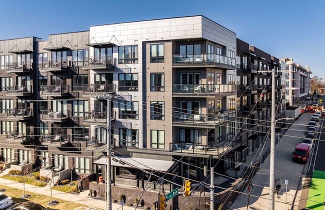 Prime Walkable Midtown Location Pool Gym Outlaw s Den by Avantstay - Foto 32