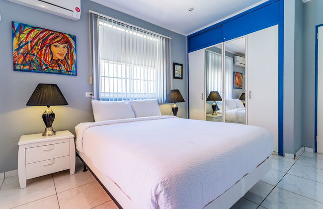 Large Villa With View! Private Pool Free Utilities! - Photo 7