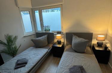 Frankfurter 21 Haus - 2 WE, 2 Küchen, 2 Bäder, 6 SZ, 19 Betten - Foto 2