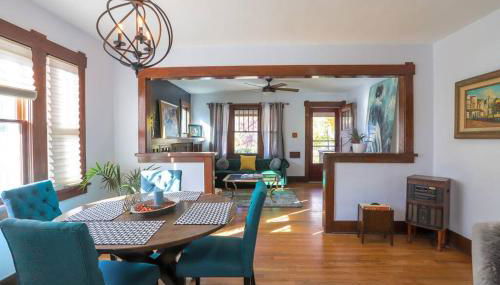 Charming 1920s Retreat Modern Kitchen 5 minutes to Dining and Med District - Foto 3