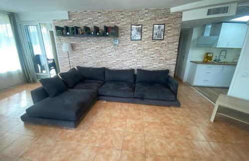 Piso delante de la playa La Pineda con 2 habitaciones - Photo 3