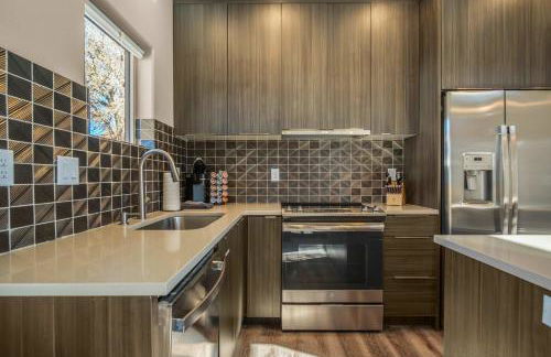 Timber & Tin G 2Bed 2Bath w Pool & Rooftop Deck - Foto 16