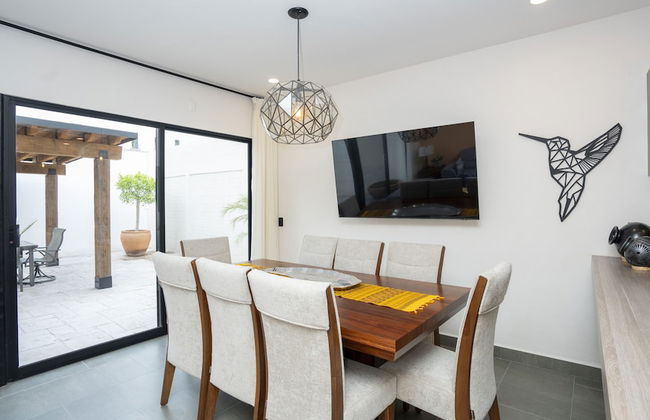 4BR Oasis with Pool & Gym at Nueva Escondida - Foto 17