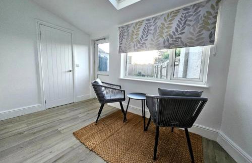 Bristol Airport, 5 Bed House, 5 Bathrooms, WiFi, Ample Parking - Foto 4