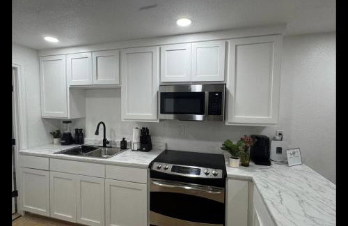 Cozy 2BR Near Downtown & Border - Foto 4