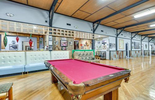 Massive Hatfield Loon Lodge with Roller Rink - Foto 33