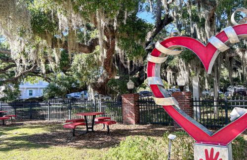 NEW! Canopy Cove, Luxury Downtown Apartment Near Main St - Foto 19