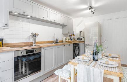 Newly renovated 2-bed house in Lechlade with parking - Foto 14