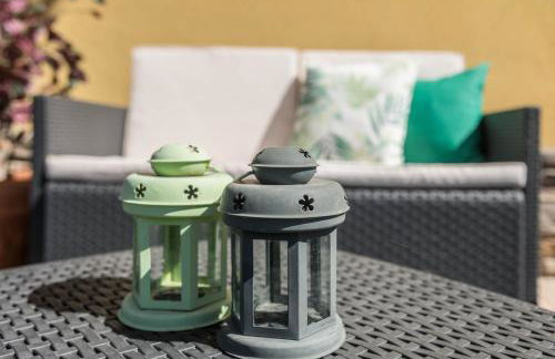 Tinas yellow home - Photo 15