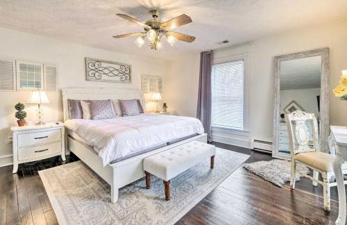 Renovated Farmhouse w Mountain Views and Fire Pit - Foto 24