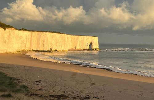 Broadstairs Beach Holiday Apartments, opposite Kingsgate Bay with a parking space - Foto 3