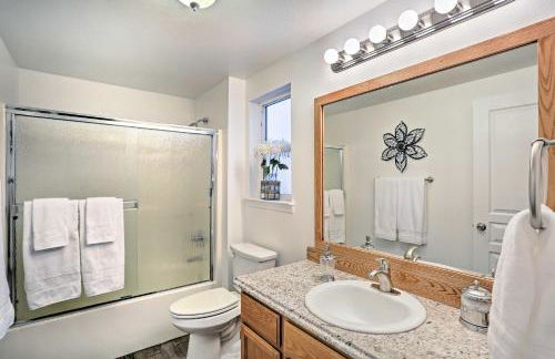 Centrally Located Mt Shasta Home with Deck! - Foto 17