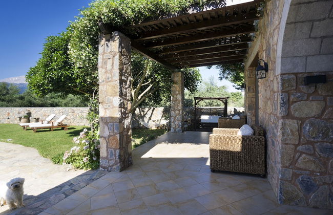 Private Polished Mansion w Private Pool Jacuzzi - Photo 8