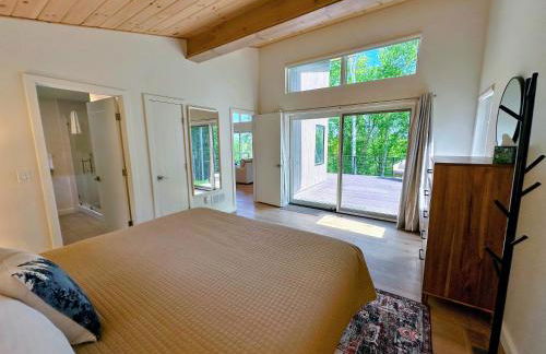 1B Contemporary cabin in magnificent setting, luxury and comfort, hot tub, AC! - Foto 49