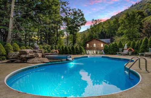 Spacious Villa Rental with a Pool for a Large Group near Catskill Mountains, New York - Photo 52