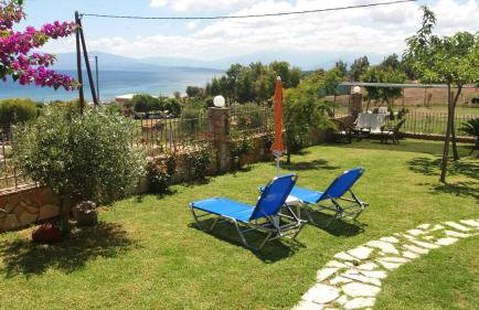 Beachside Mobile Home with Private Yard - Foto 3