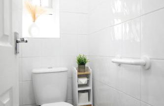 Spacious 3BR by Avalora Shortlets & Serviced Accommodations Queensway with big garden, Near train station - Foto 51