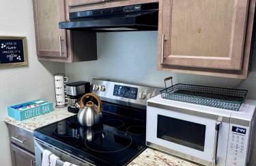 Comfy 2BR 1BA Apt - Foto 9