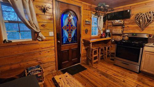 Lil' Log at Hearthstone Cabins and Camping - Pet Friendly - Foto 4