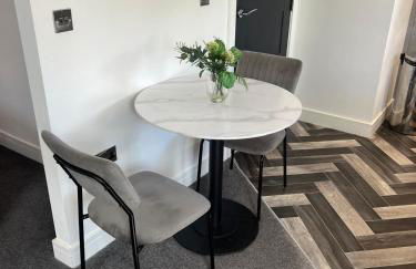 Affordable Serviced Apartment Perfect for Contractors in PE1 Short & Long Term Stays - Free WIFI - Free Parking - With Sofa Bed - Full Kitchen - Foto 2