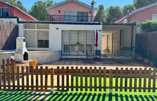 Casa familiar junto al Lago de la Encantada con zona de juegos, BBQ y cine - Foto 2