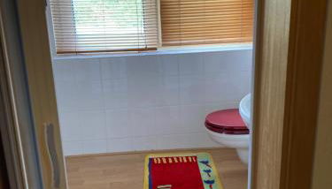 Ruhiges ganzes Apartment Self Check-in 45 m zwei Zimmer Groses Bad Badewanne Kochnische - Foto 4