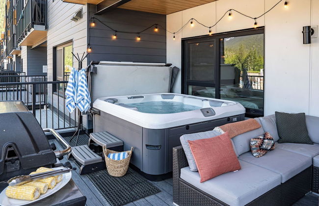 Huckin' Harry's by Revelstoke Vacations - Photo 29