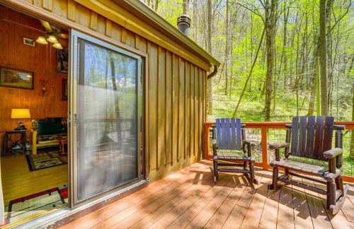 Spring Creekside Getaway at Whittier Cabin with Deck - Foto 20