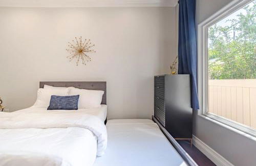 Regal 4 bed with hot tub close to Universal sleeps 15 - Foto 41