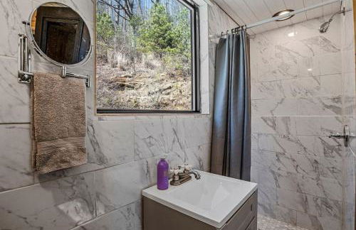 Writer's Retreat - Secluded Getaway, Hot Tub, and Stargazing Deck - Foto 11