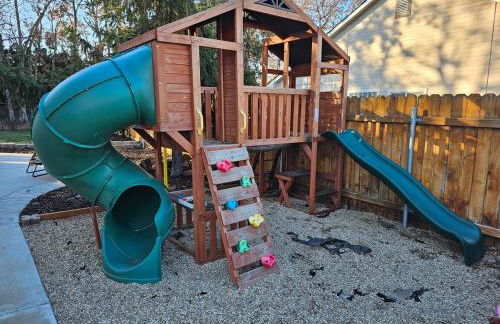 Centrally Located 1500 SqFt Private Guest Suite with Hot Tub - Foto 10