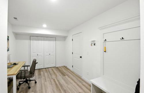 Modern Townhome Retreat in Prime Location townhouse - Photo 16