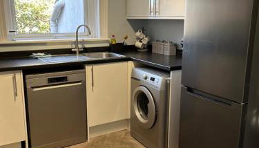Central and Convenient with Private Parking - Foto 4, dishwasher