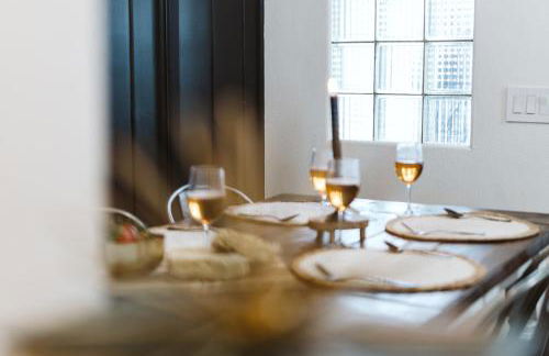 Amazing Escape King Bed BSU Parking Fire Pit - Photo 2