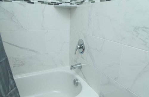 Grace Filled Apartment in Newark - Photo 30