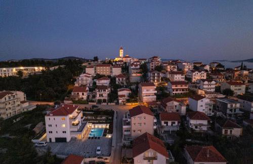 Villa Barbara & Zoran with free parking and heated swimming pool - Photo 36