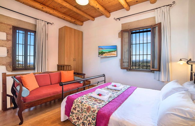 Venetian Mansion, 2 Separate Houses, Heated Pool in Kastellos, North-west Coast - Foto 4