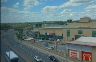 Modern 2 Bed Flat with parking Next to Basildon Station - Foto 13