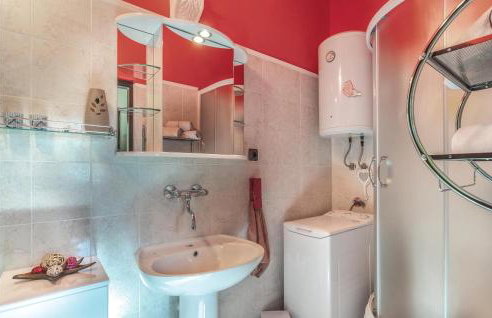 Cozy Home In Srinjine - Photo 28