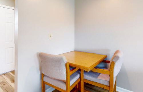 Serene Studio W Patio Near Lake Dog Friendly Gym - Foto 12