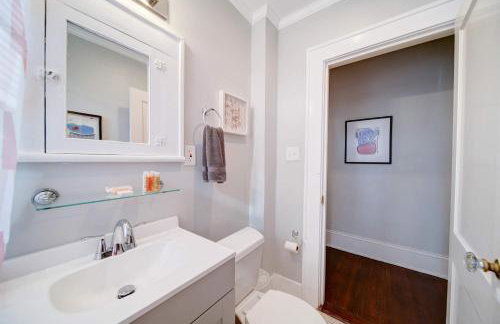 Retro 1BR in Elizabeth with Porch & Eclectic Design - Foto 23