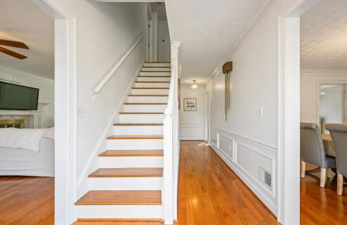 2 Story Home With Sunroom & Cozy Deck Close To KSU - Foto 11