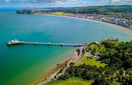 Croeso; Cosy and ideally located for mountains and beaches - Photo 36