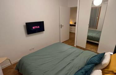 PARIS-MONTROUGE Magnifique appartement 3 pièces de 75m2 avec PARKING - très cosy pour 1 - 8 personnes refait à NEUF -ENTIRE APARTMENT LUXURIOUS AND WARM -Montrouge Paris 14ème - Proche Aéroport Orly Parc Expositions Porte de Versailles FREE WIFI GRATUIT - Foto 14